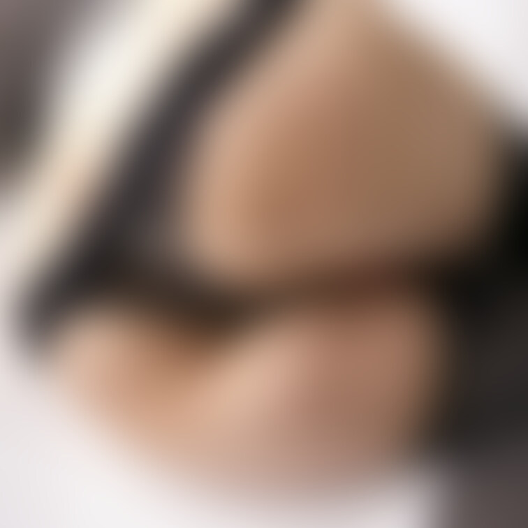 すぐ濡れちゃうおまんこはお好きですか？
舐められたくて…
溢れちゃってるよ💗