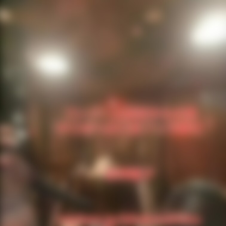 コンドーム装着させてからの黒チ〇ポに口舌フェラ奉仕。もはやM男の口の中はオマ〇コみたいなものね。そのうち奉仕しながらイク