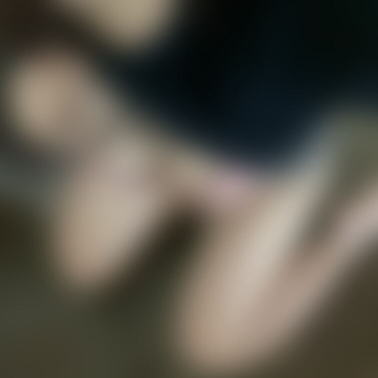 教師を目指してる女子大生のおっぱいと生脚です。いっぱい視○○○してください🫣