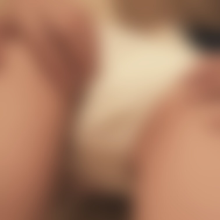 りんごちゃん24歳Dカップ
お尻つきだしてオマンコ開いてほしがってます。
僕は下着好きなのでショーツの際の縫い目がや