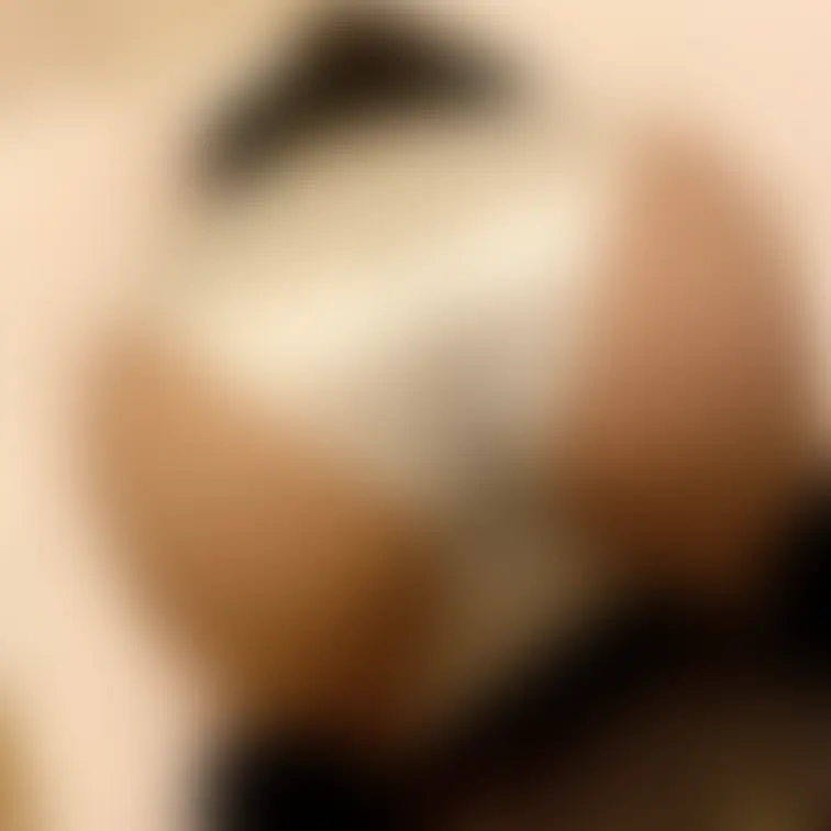 四つん這いでお尻を突き出し、肛門開いてオナラします♡
濡れてます。