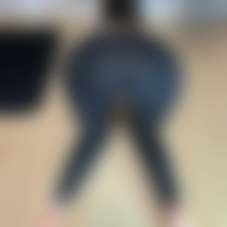 Xの続きです❤️このレギンスおまんこ部分に穴空いてるの😖❤️それとも後ろから挿れる？😖❤️

💋直接連絡先を交換して