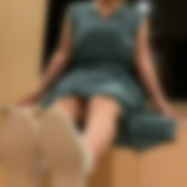 リクエスト動画。

汚れたスニーカー、汚れた靴下で踏まれたい❤

まずは汚れたスニーカー編だよ(*^^*)
