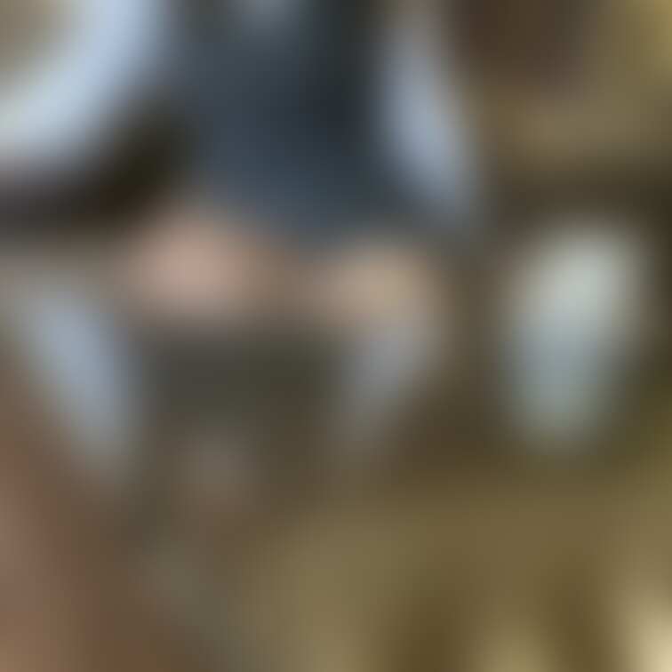 太もも最高な美人な人妻OLさんにお茶を出してみた…