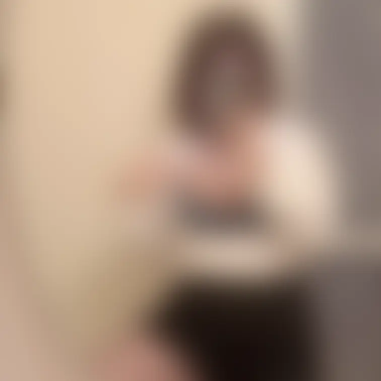 仕事の帰り道に思いついたポーズで・・・///

普段からいやらしい事ばかり考えちゃう私です。

もっといろんな人