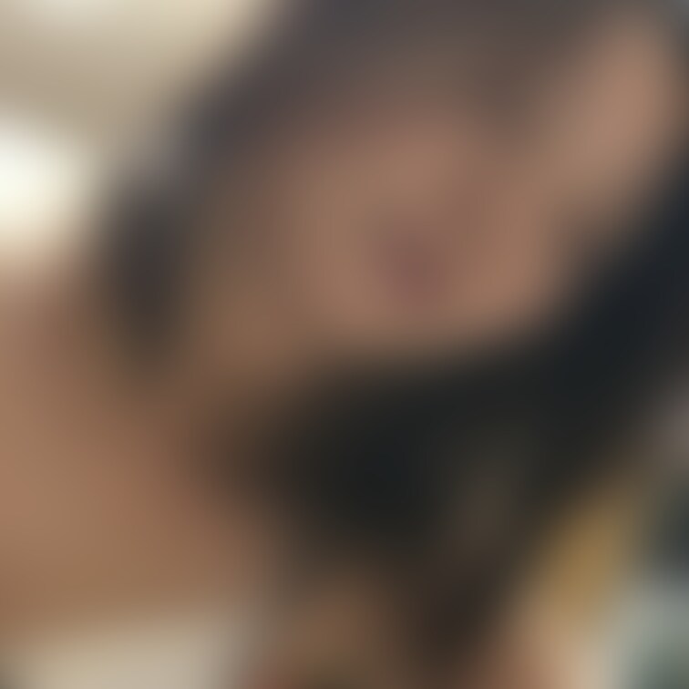 何かをずっと熱くしゃべってる妻。熟女の妻