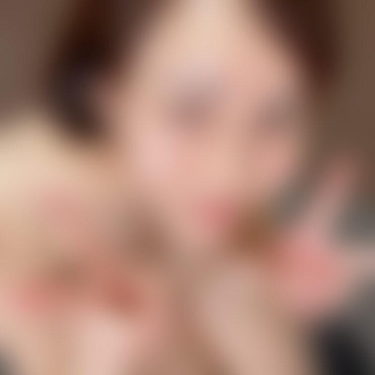顔射されたときのオフショット❣️

時間経って透明になったけど、顔射された瞬間は白くて濃いザーメンでした(〃ω〃)