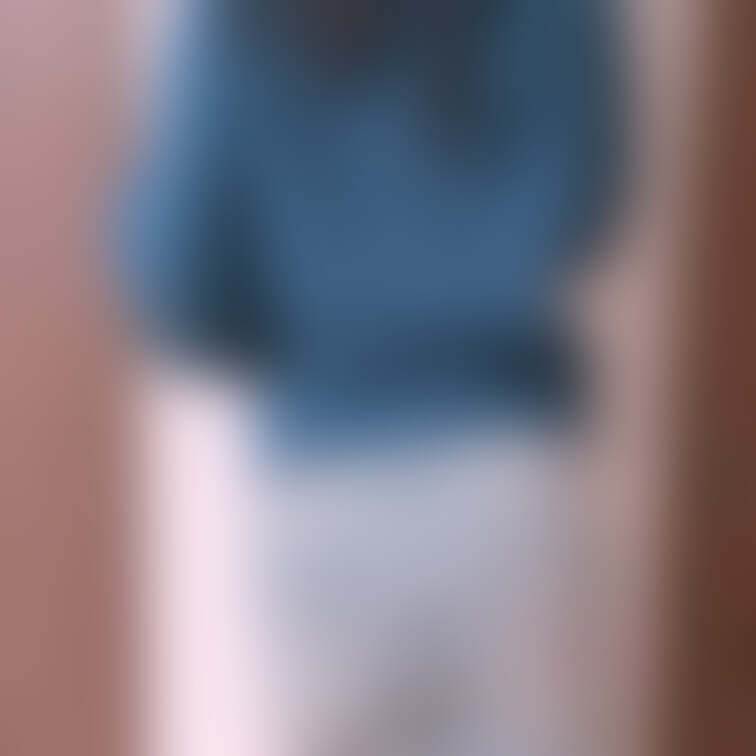 目が…ちらり？ギリギリセーフ笑