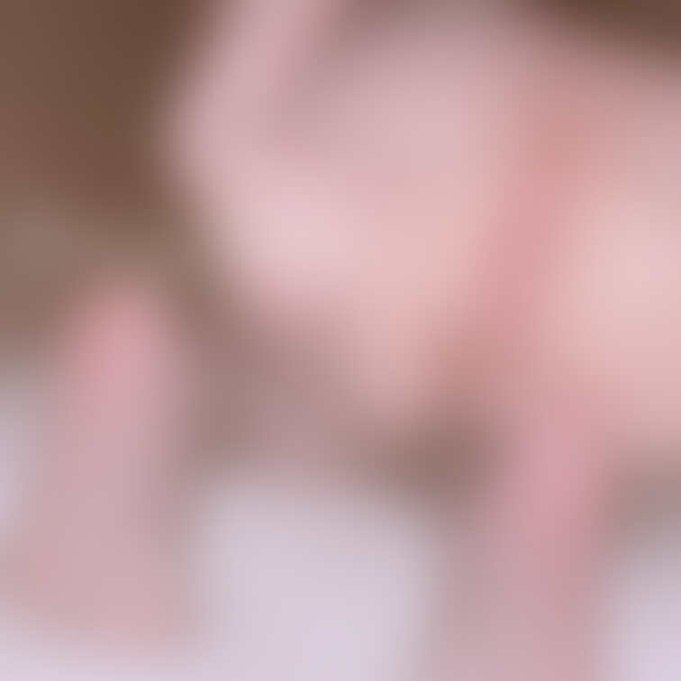 お股の部分が元々避けてる網タイツ…
えっちすぎませんか🥰
( お写真はお尻の穴モザナシです🤫🤫 )