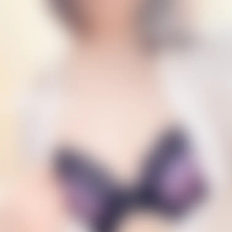 下着のスキマに、指入れて。。
ダメだってわかってるのに、やめられない。