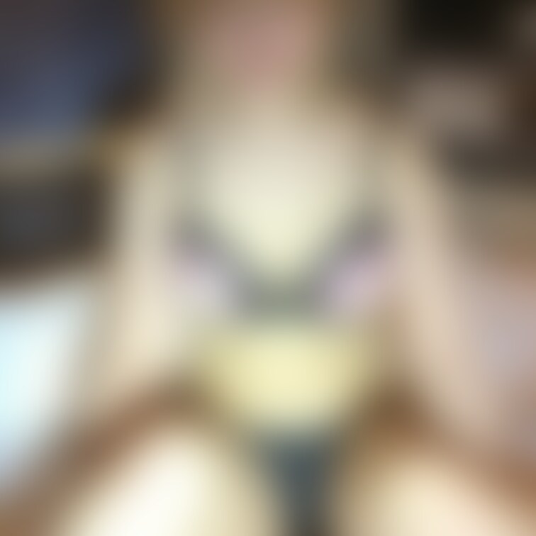 【華のNo.SEVENTEENちゃん】制服を脱いで、超絶美少女ちゃんのsexyランジェリー💕今度は前から恥じらいの開脚で