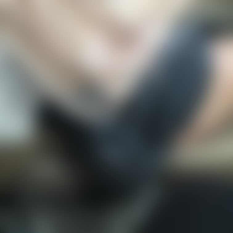 パンティを手で持ってもらい、クロッチ見せてくれました。
汚れは、どうでしょうか(^^)

若い子のパンティ見れたの