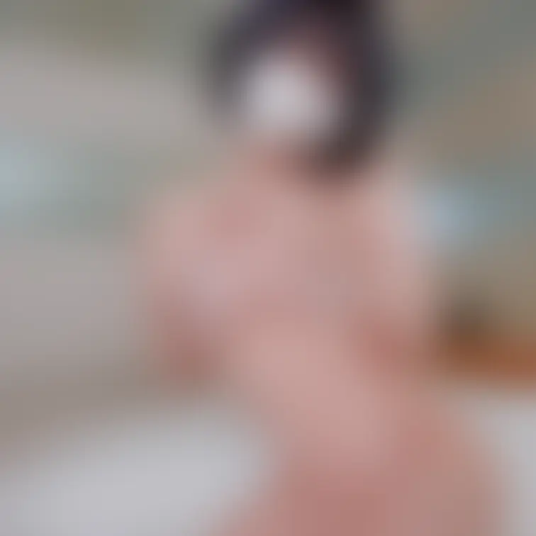この衣装、実はね… 
ちょっとでも動くとすぐおっぱい飛び出しちゃうの…💦🍮 

撮影中ずっとドキドキしてたよ🫣💗