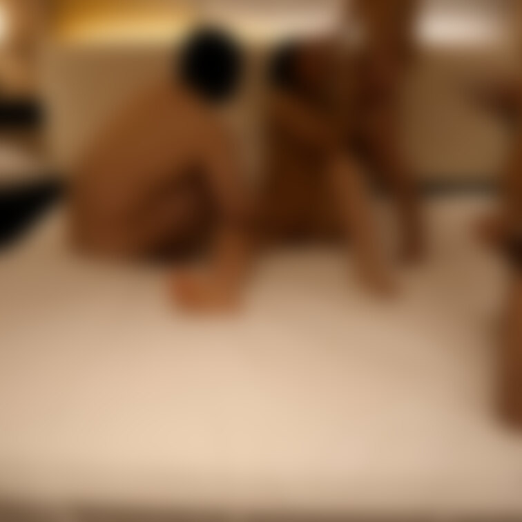 若い単独３人に愛されるYuri②
ホテル滞在中、ユリの口には必ず誰かのチンポが刺さっていました…