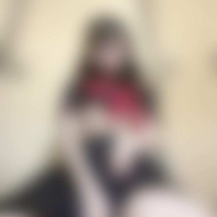 セーラー服の胸元をたくし上げた先生は驚きの声を洩らす。だって年頃の○○○の私が下着をつけていなかったから。乳首が制服に擦
