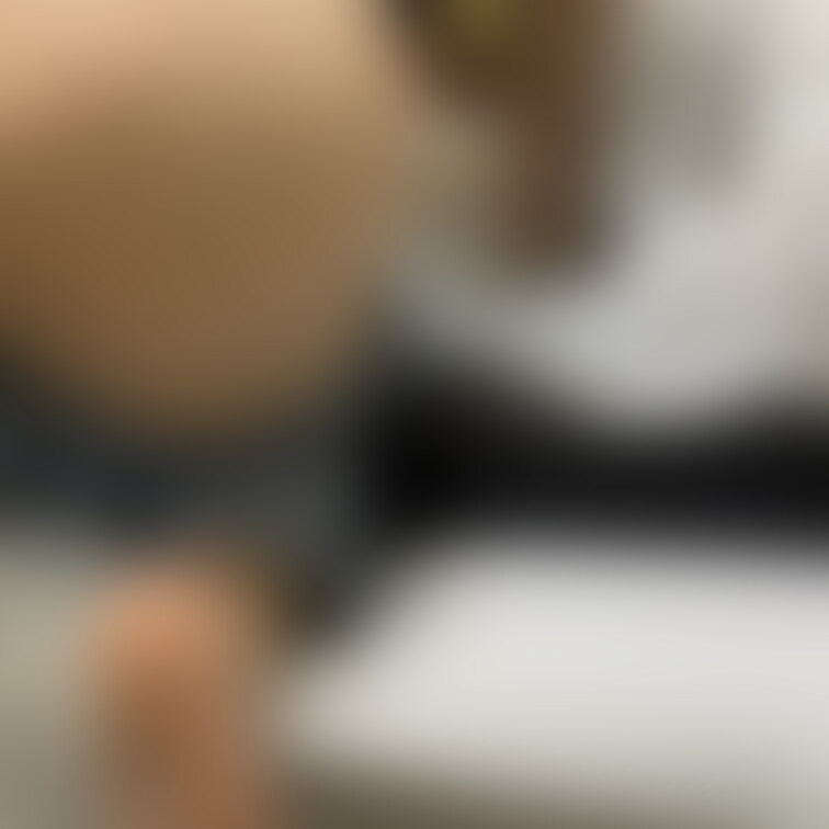 自ら脱がして咥えてきます。相当飢えてたセフレ。
