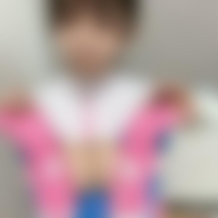 衣装の胸元あいちゃうのだっ😳
