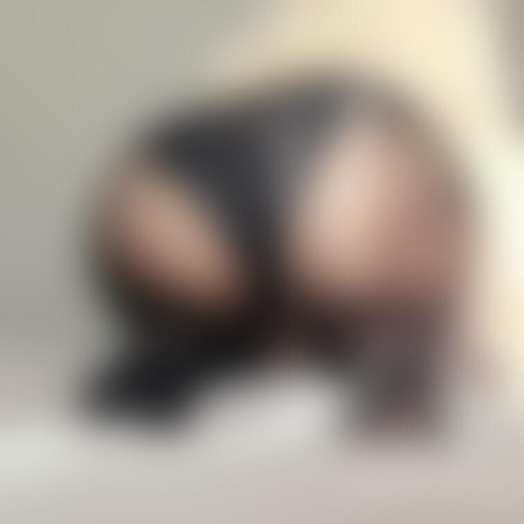黒タイツ越しのお尻、どうですか?(*´艸`)💜
潰されたい人はいいね💜で教えてくださいね😘