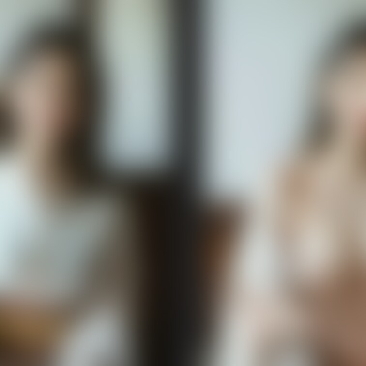着衣と脱衣を並べた画像です。画像№945