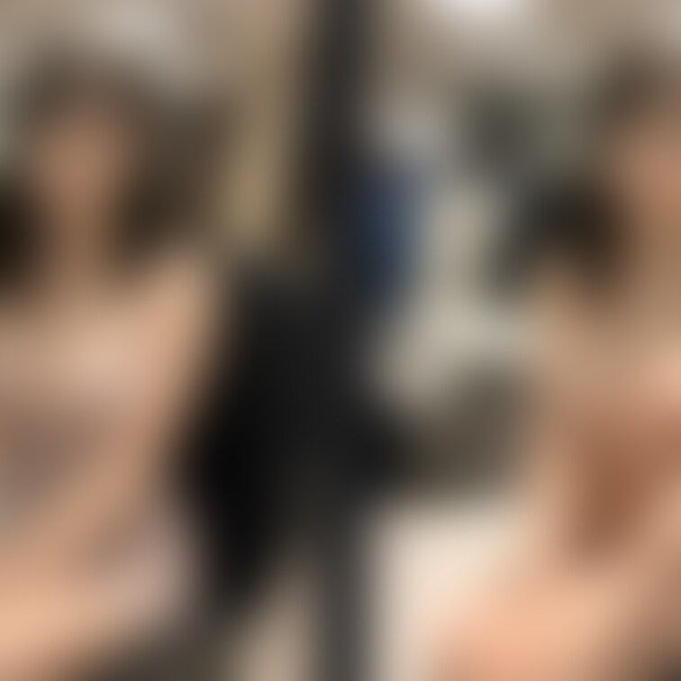 着衣と脱衣を並べた画像です。画像№585