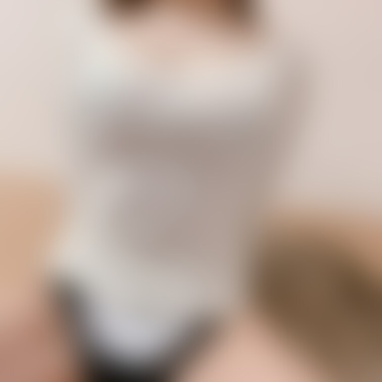 だんだん脱いでいく姿を撮りました。
まだ撮ってるのあるので
少しづつあげていきますね。
今剛毛だけど後で剃ります。