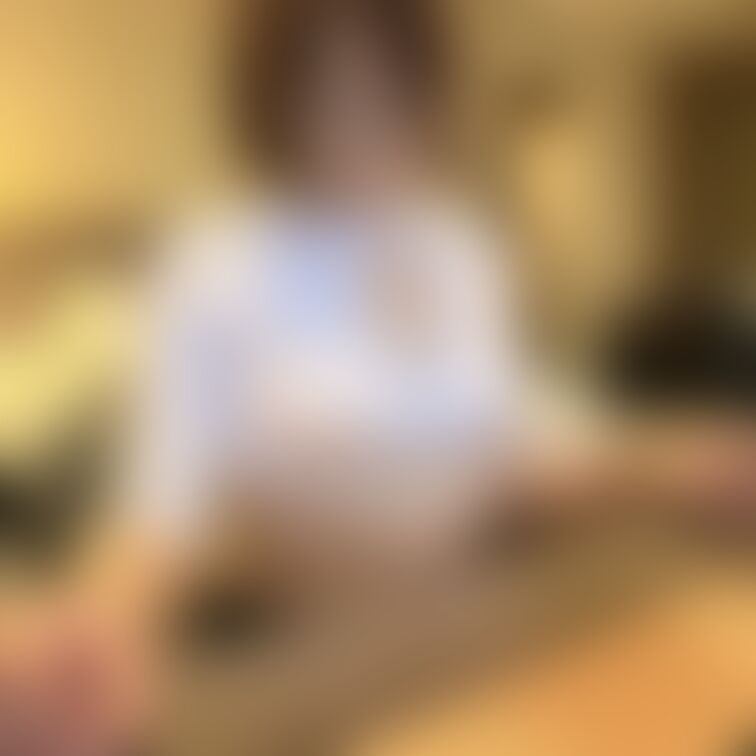 下乳、、乳輪、、、
出ちゃってる、、でしょ。。。