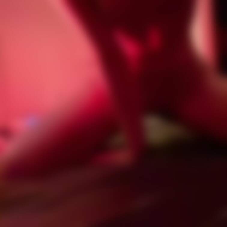 してほしいポーズや見たい企画あったらおしえてね🤭