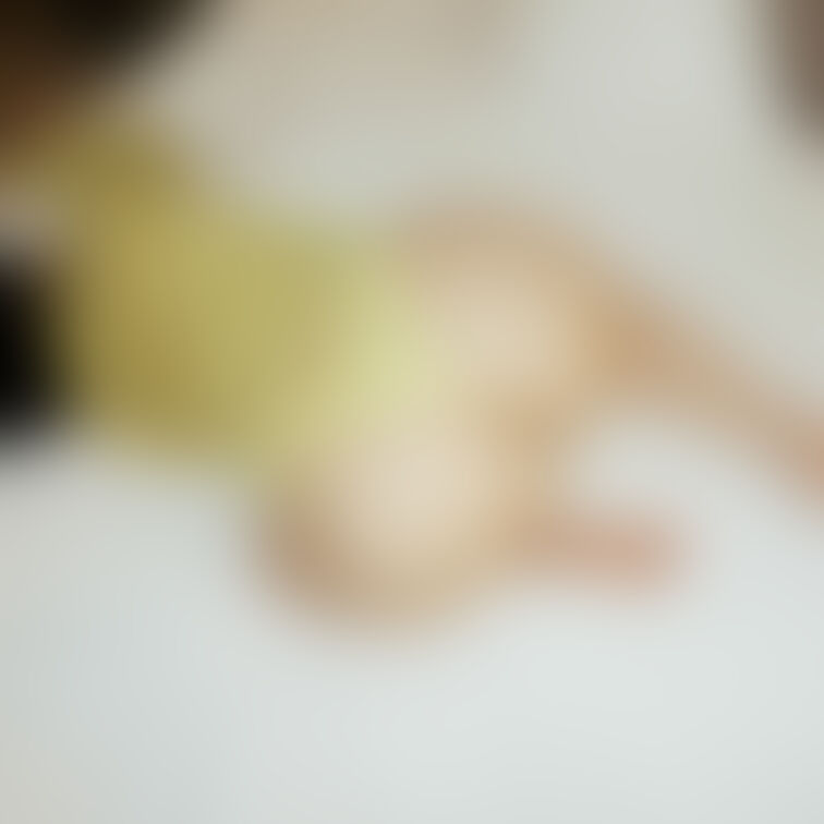 お尻触ってくれませんか？