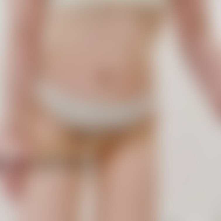 脱ぎ脱ぎ❤️
ちょっとこのパンツお毛けが透けてる🙈