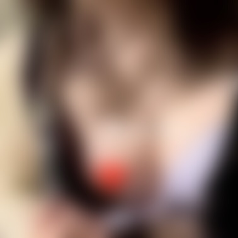お仕事の帰り道で胸を見せたくなりました🖤
