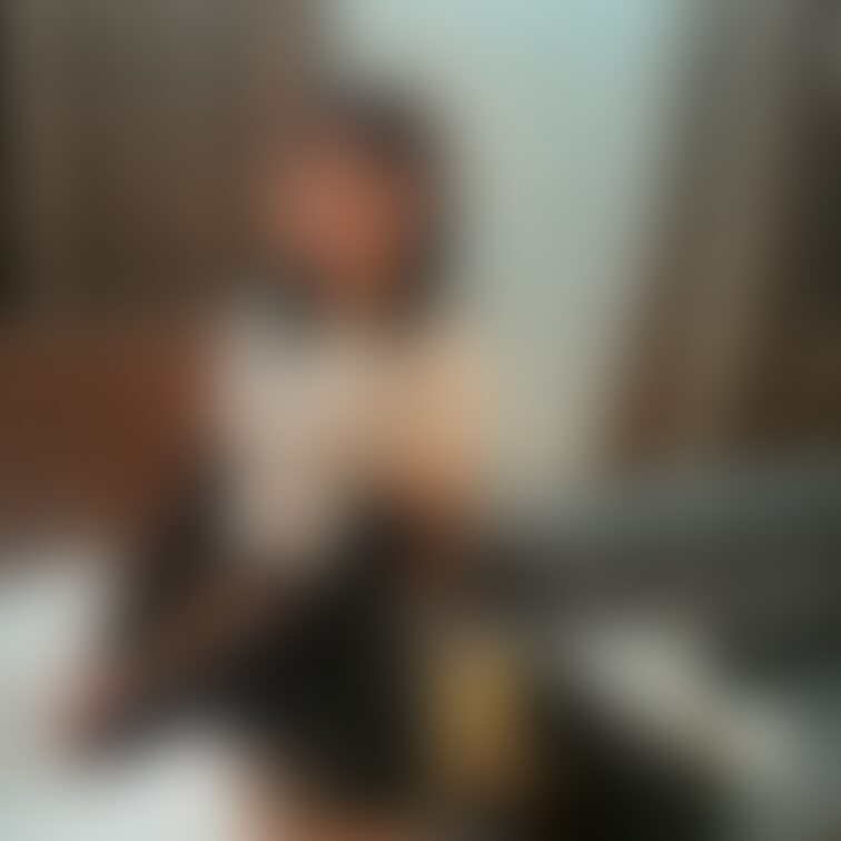 20歳のナイススタイルな美少女、トモの顔出し。本人曰く読モ経験有りとか。少しずつ身体が露になっていく。