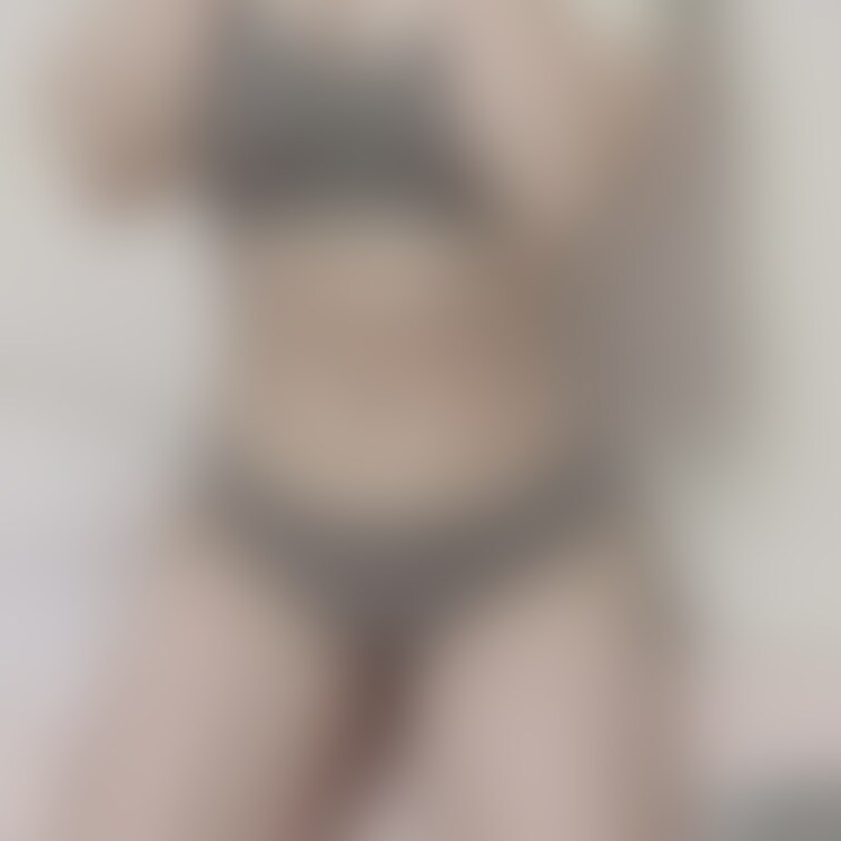 右上の「いいね❤️」とコメントくれたら嬉しいです😔❤︎
可愛くない？😔
