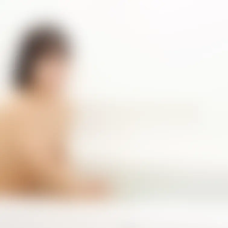 りんの入浴姿です。一日の撮影の終わりは素っ裸で入浴して疲れをいやしてもらいます。もちろん男性カメラマンの前で。

セ