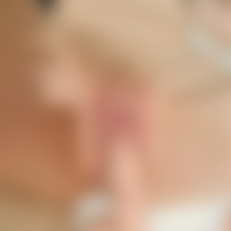 小さめのディルドでの前戯です。
あまり巨根は入りません