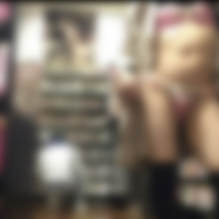 某レンタル店のアダルとコーナーにて♥️エロDVD選びに必死で、わたしに気付いてくれない殿方🥺

4年ぐらい前の貴重映