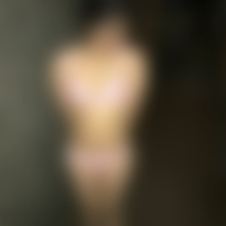 露出慣らしに、下着でマンションの通路で撮ってみた。この後パンツの中に手を突っ込んでみたら、やっぱりぐっちょぐちょに濡れて