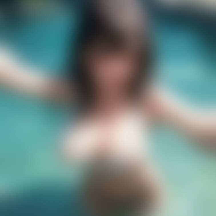彼氏に水着を取られて焦る彼女💕
怒った顔も可愛い❤️