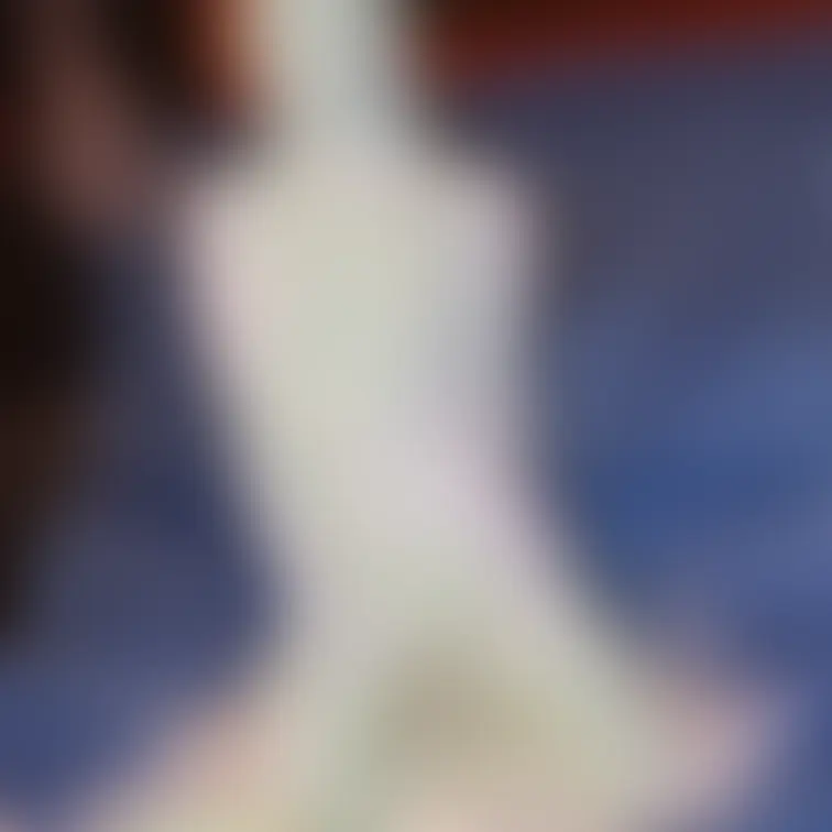 【超可愛い女の子の緑ペイントメッシー】
 スタイル抜群の可愛い女の子が、今度は緑色のペイントメッシーに挑戦してくれまし