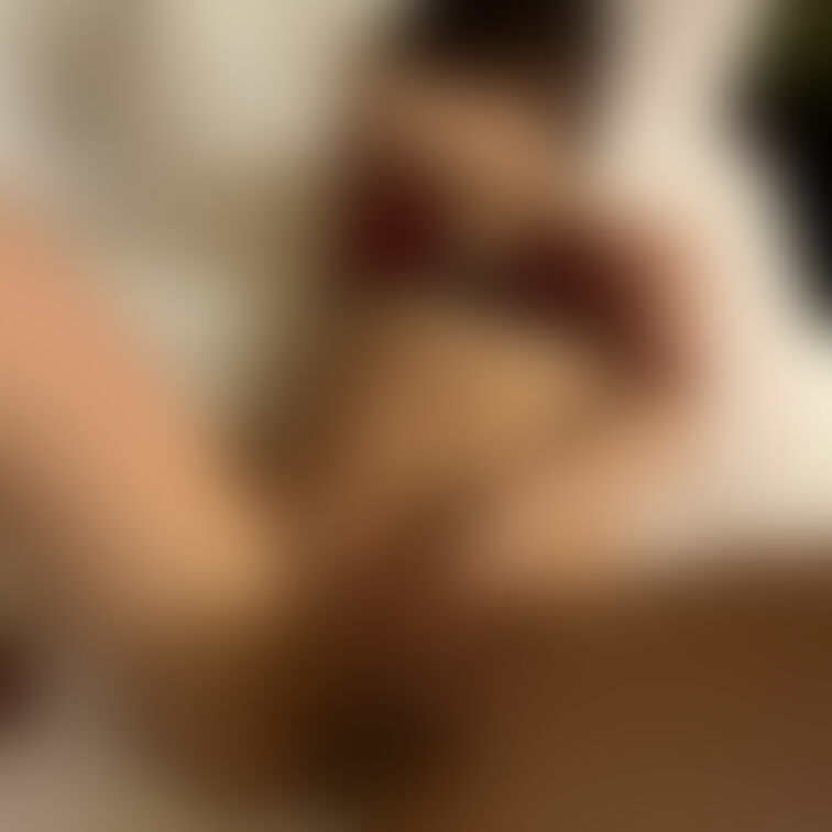 もっとぉ、、いっぱい見てぇ、、
愛揶のぉ、、いやらしい、、ここ。。。