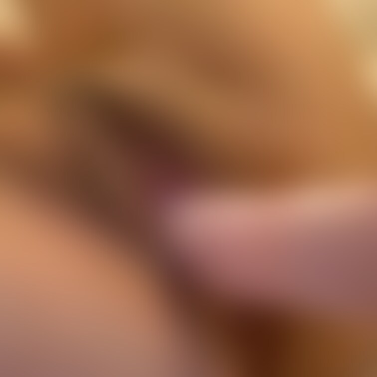 もう我慢できなくて、おちんちんの形したおもちゃの先っぽを裸になってローションつけてあそこに入れちゃった。。いっぱい奥まで