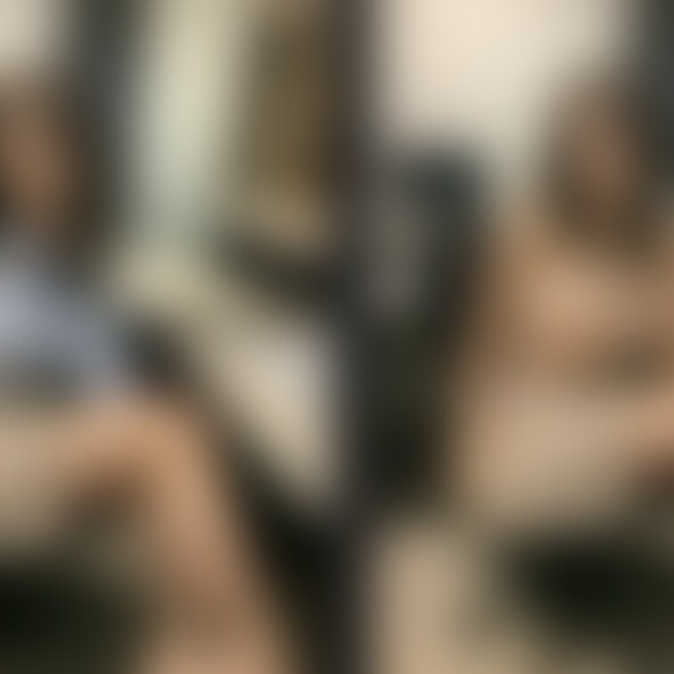 着衣と脱衣を並べた画像です。画像№856