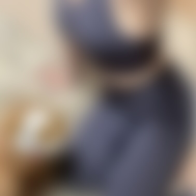久々にヨガウェアで写真とろと思ったらわんこもカメラ目線で見てきて鬼可愛かったわんこ初登場🐶そして今日は筋肉痛！