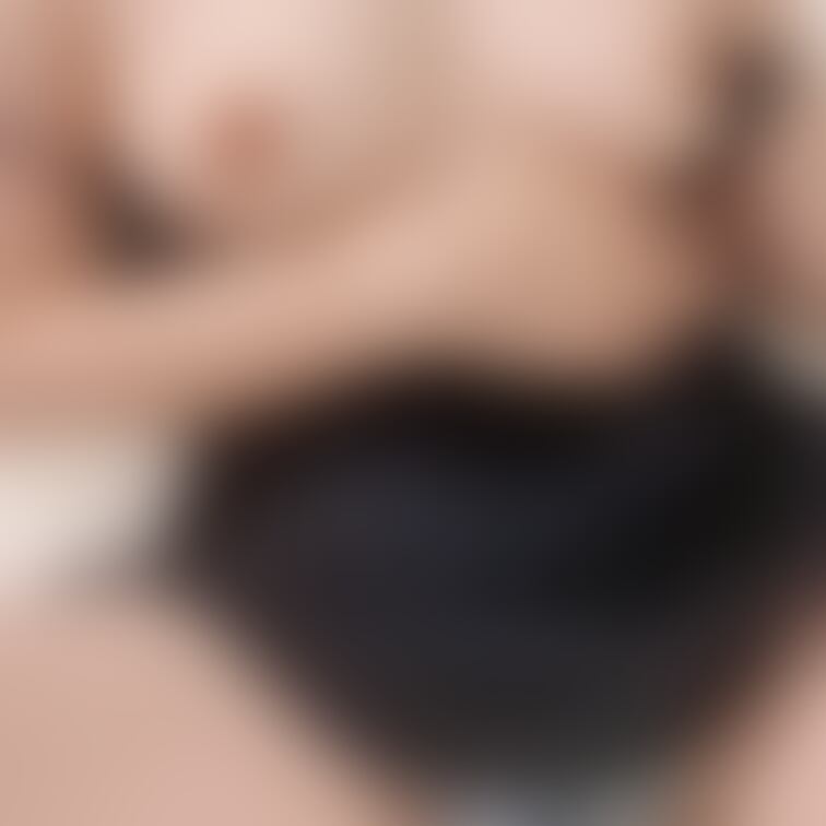 今日1月30日(日)、お昼から主人が見つけてきた30代の男性に貸出が決まっています。
ホテルのロビーで待ち合わせしてま