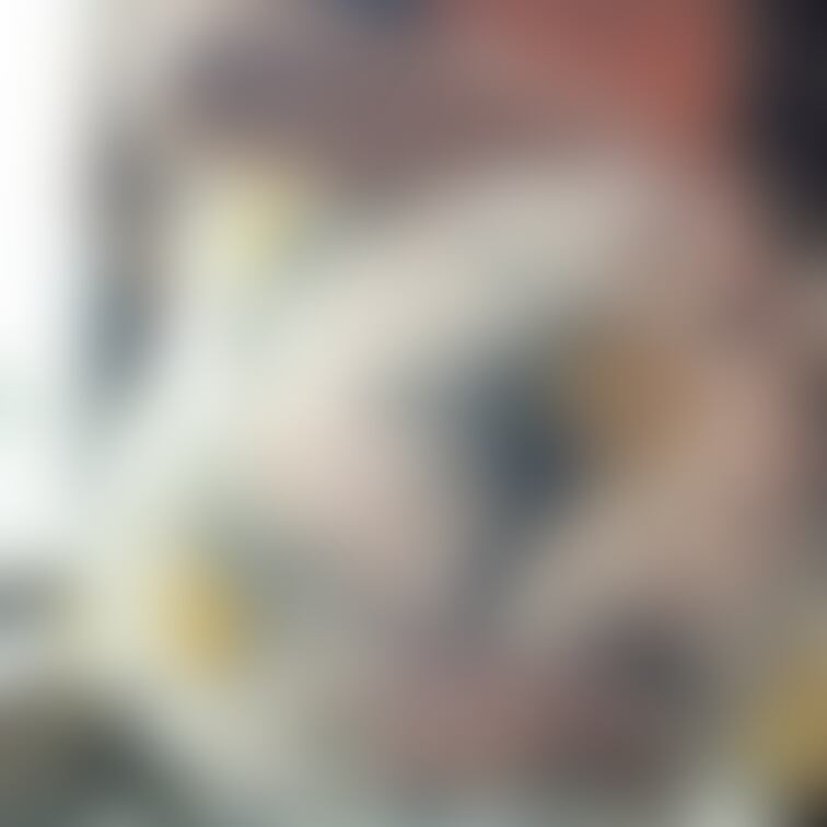 スカートってパンティが透けないように二重構造になってるんだけど、中の布を捲り上げるとこんな感じでスケスケになります♥
