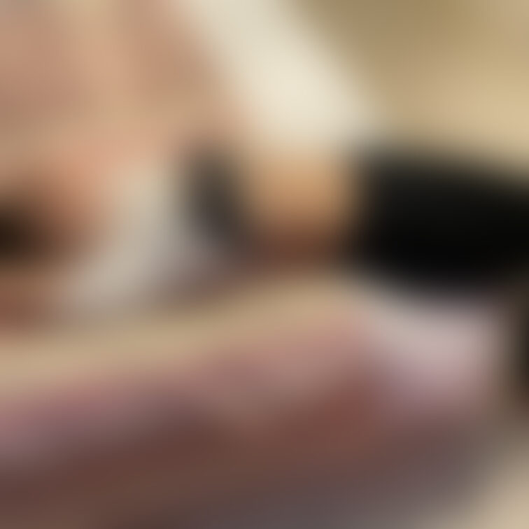 上にぐいっと外じゃ見せられないところまで笑