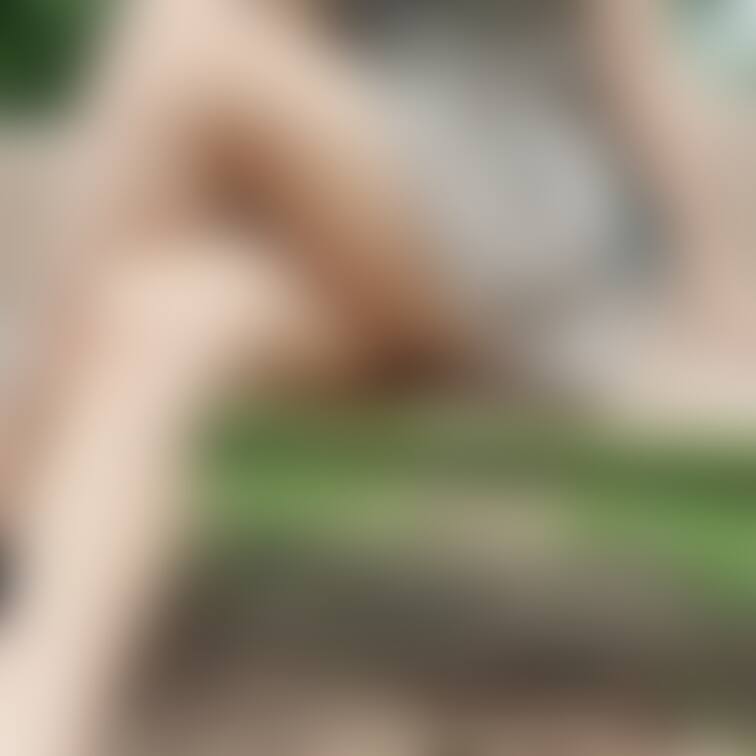公園で座ってるこんな子いませんか？🐶