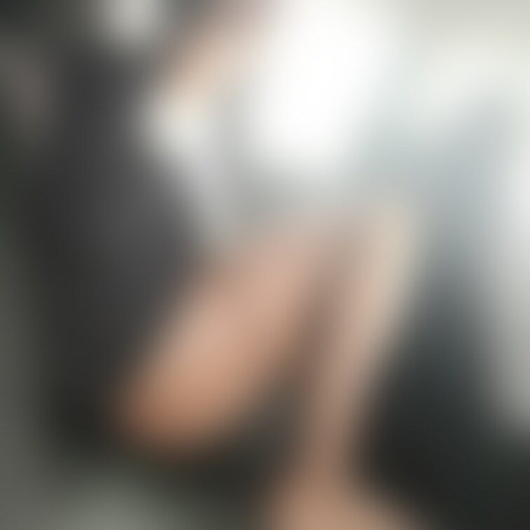 お貢ぎ限界顔出し💜匂い伝わるリアル【営業中のフェチすぎ美脚】スーツ着てるのに、下品すぎてごめんなさい