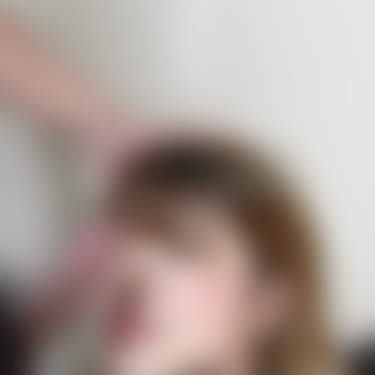 顔出し★チンコを見つめる美少女
もうすぐ動画も投稿します！