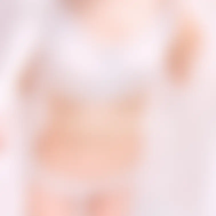 幼い体つきだから幼児服も着れちゃう👶