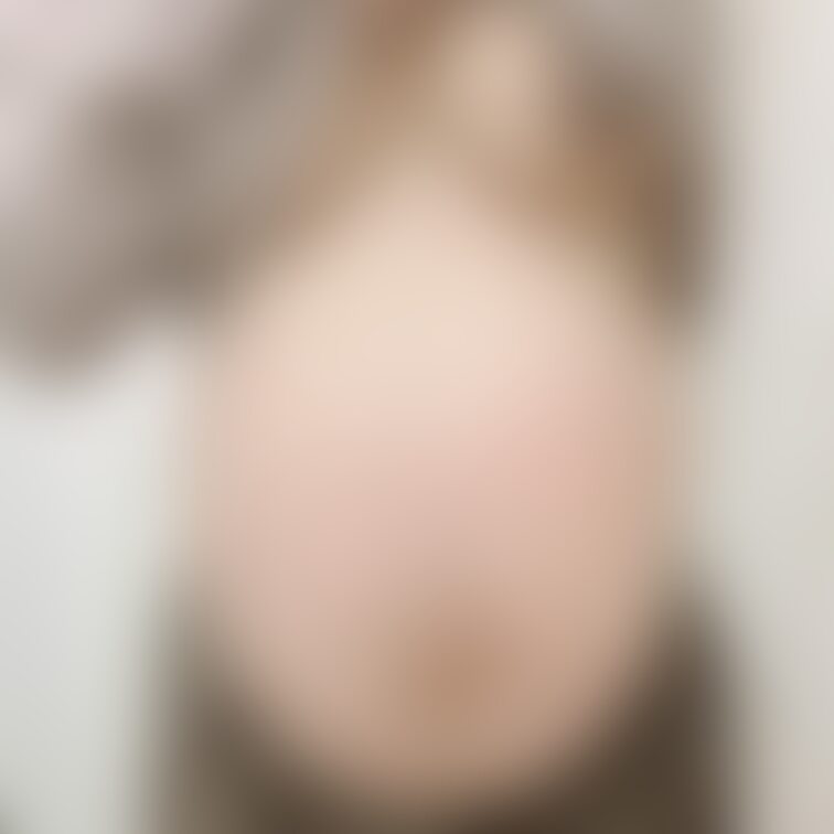 お腹と乳首がチラリ🫣🤍
お腹もおっぱいも大きくなってきたよ🤰